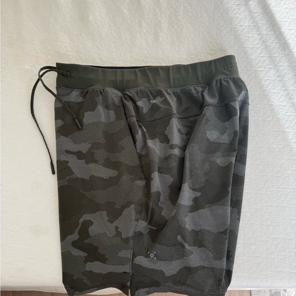 Men's Lululemon Camouflage Shorts T.H.E Medium